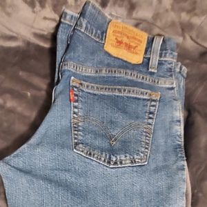 Womens 550 Levis size 2M
